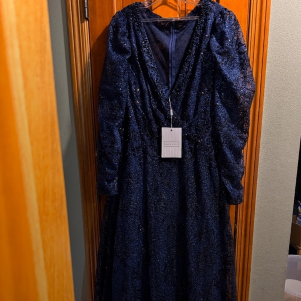 Mac Duggal Navy Embellished Long Sleeve Mother of Bride Runway Gown size 22